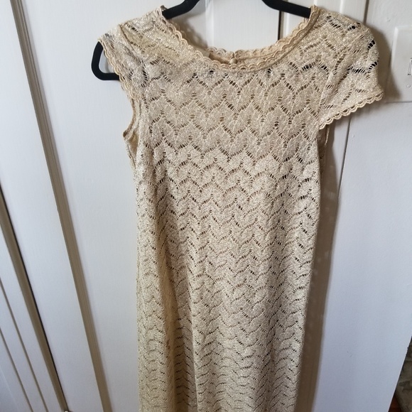 Donna Morgan Dresses & Skirts - Gold cocktail dress with a complete slip